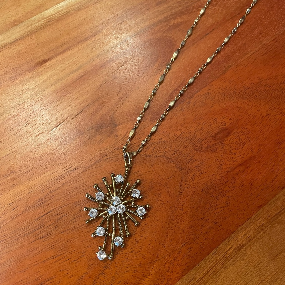 Elegant Necklace with Swarovski crystals